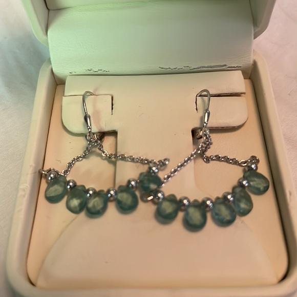 Beautiful Drop earrings - Picture 2 of 3